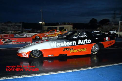 Wayne Hofmann - 'China Syndrome' 
(near lane) vs Bill Naves - 'Shooting Star' (far lane)